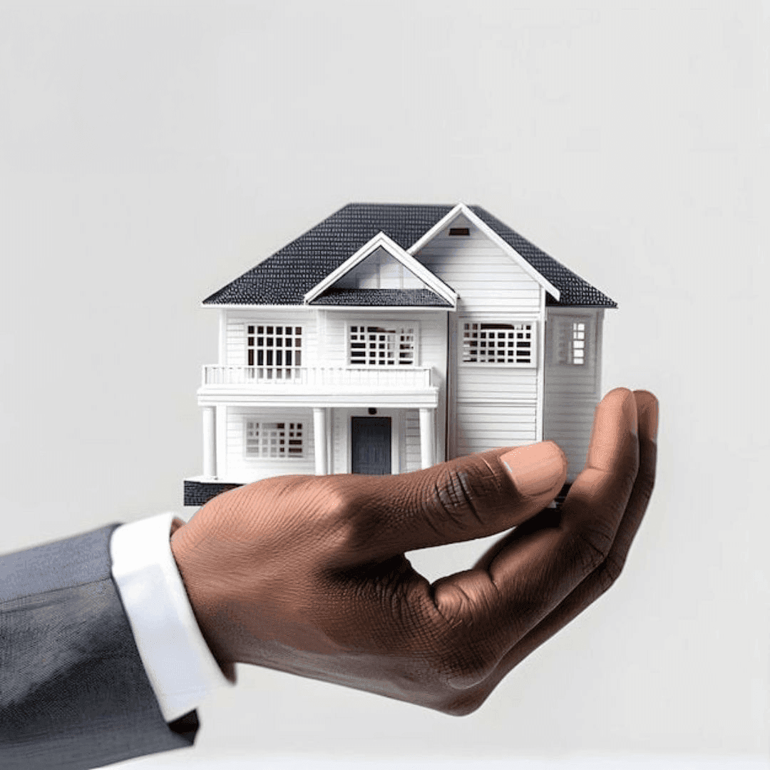 Photo d'un chef de chantier portant un casque dans le main